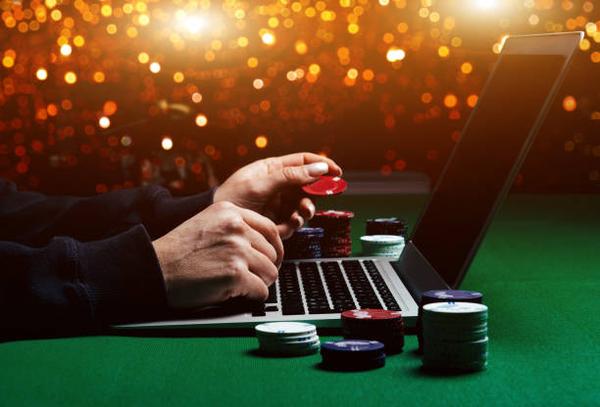 From Beginner to Pro: A QQ Poker Online Journey